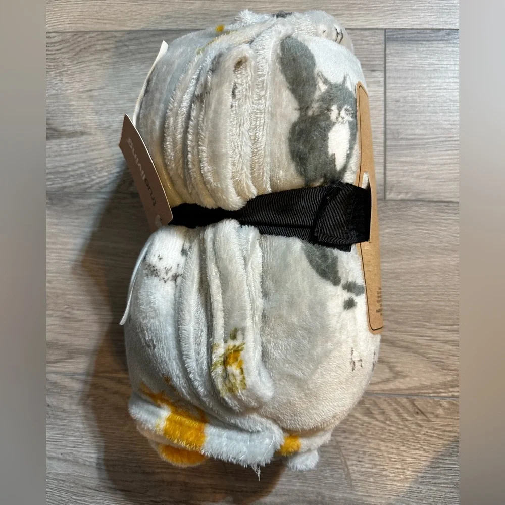 “Talk To The Paw”  Cat Printed Plush Throw  50” x 60” - Picture 4 of 6